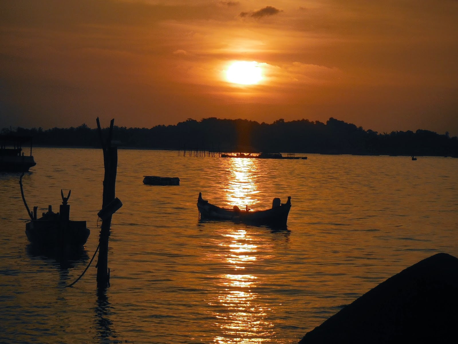 9 Pantai Di Indonesia Yang Menyajikan Pesona Sunset Luar Biasa Indah