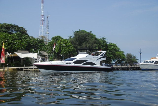 Untuk akses ke pulau bidadari anda bisa naik speedboat, salah satu tempat wisata di Jakarta paling hits
