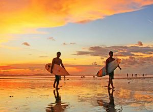 Indahnya Pasir Putih dan Sunset di Pantai Kuta Bali