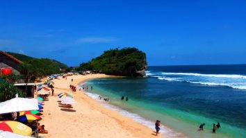 Keelokan Pantai Indrayanti Gunung Kidul, Jogja Rasa Bali
