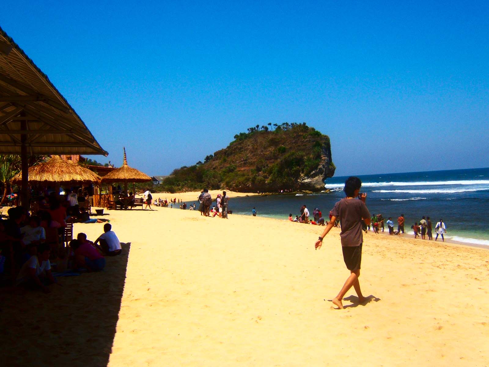 Wisata Pantai Ramah Penduduk Setempat Untuk