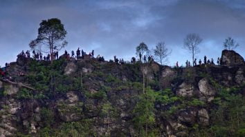 Menilik Batu Dinding, Tembok Besar China Dari Kalimantan