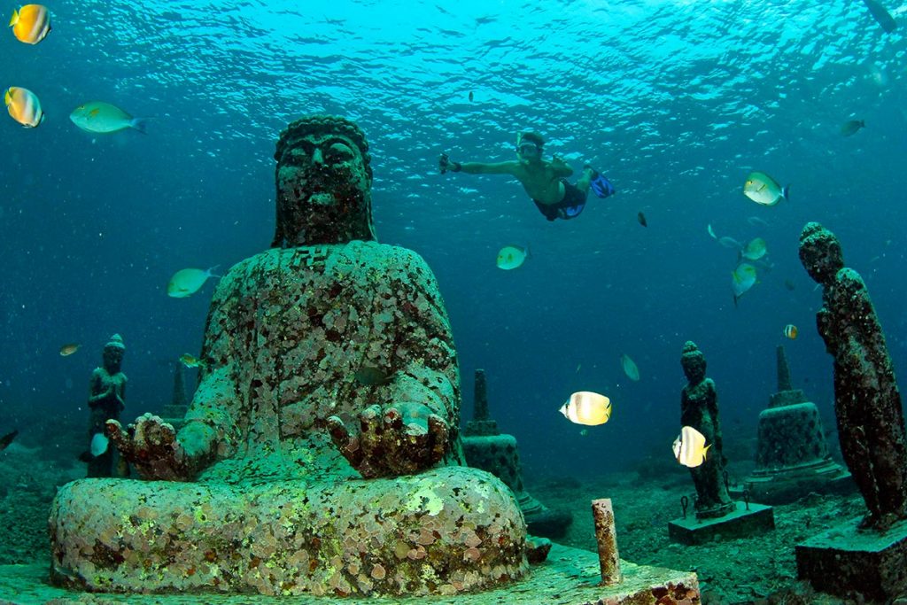 Menakjubkanya Pesona Candi Bawah Laut Pemuteran Bali