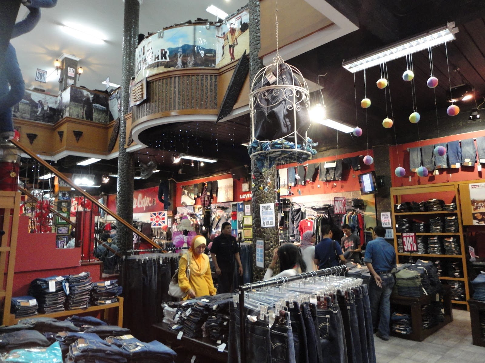  Toko  Tiga Bandung  Surga Belanja Jeans Di  Bandung 