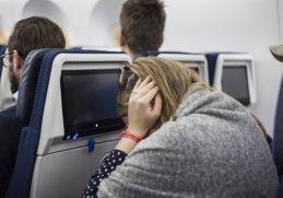 6 Tips Hilangkan Telinga Meletup Seketika Saat Naik Pesawat