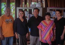 GM dan Co-Founder Yayasan Saraswati Bersama Tim Kurasi Penulis Emerging UWRF18