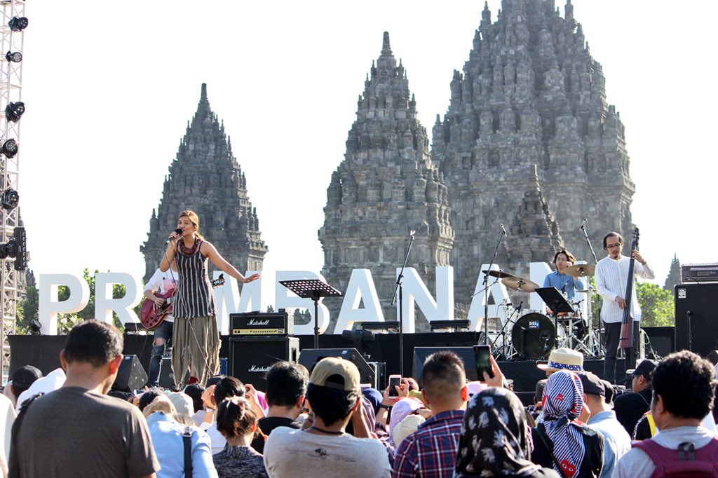 Panggung dengan Background Candi Prambanan, Image By ; Tim Prambanan Jazz 2018