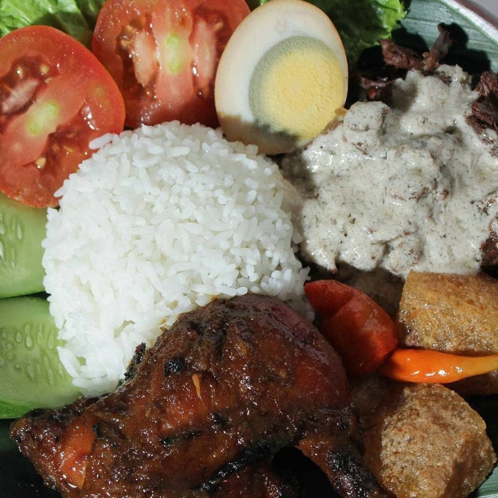 Gudeg Ayam Panggang Bu Gatul, Image By IG : @komunitas_kuliner