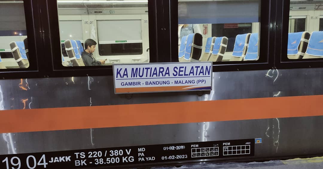 Kereta Api Mutiara Selatan, Photo by IG : @imanssulaimaan_