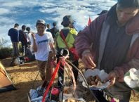 Lagi Viral, Tukang Bakso Tusuk dan Siomay Jualan di Puncak Gunung Cikuray