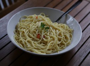 Resep Spaghetti Aglio Olio Sederhana, Cuma 4 Langkah!