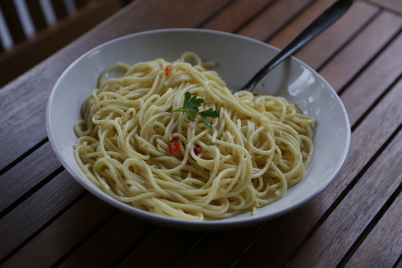 Resep Spaghetti Aglio Olio Sederhana, Cuma 4 Langkah!  PiknikDong