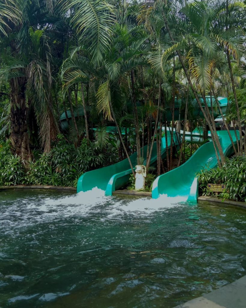 Water Slide di Waterboom Lippo Cikarang, image by IG : @waterboomlippocikarang_
