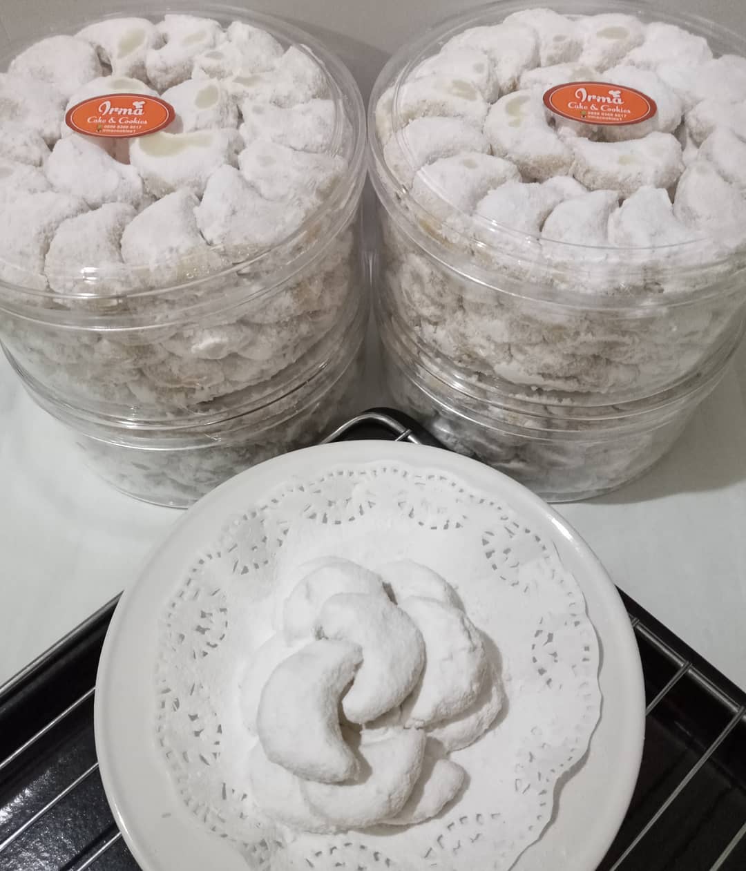 Kue putri salju, image by Instagram : @irmacookies1