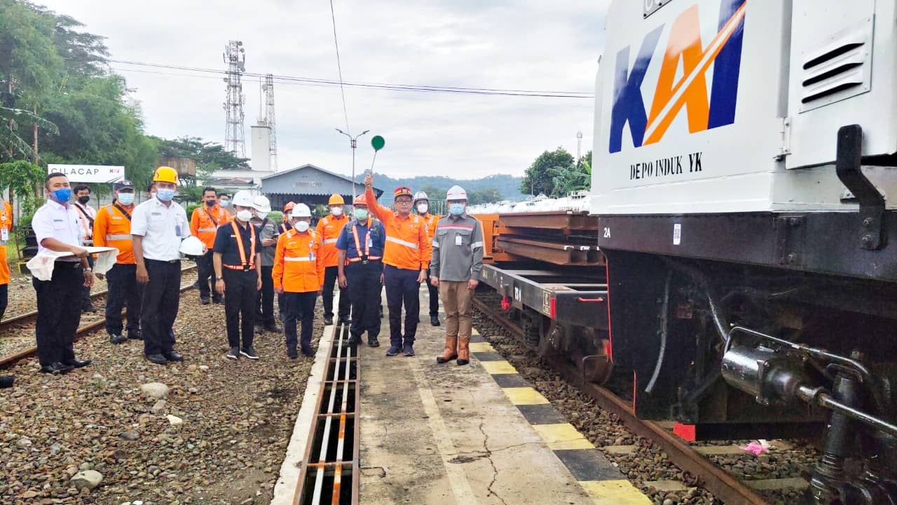 KAI berhasil Angkut Rel Kereta Cepat dari Cilacap ke Rancaekek-min
