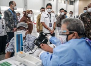 Menparekraf Tinjau Sentra Vaksinasi Traveloka di Yogyakarta