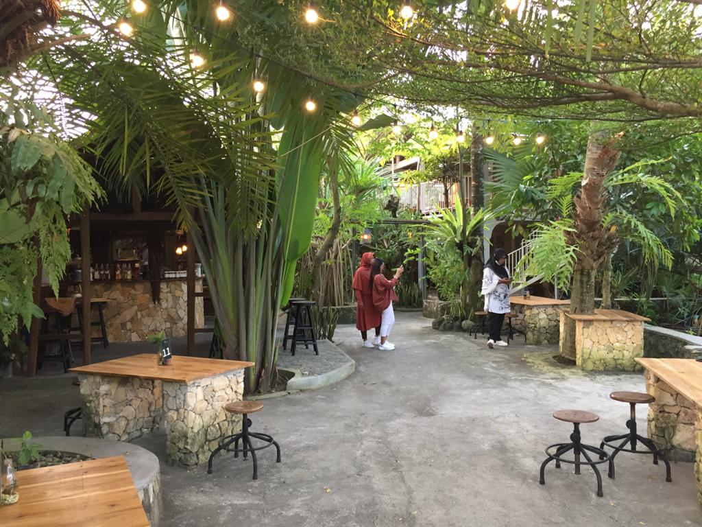 Ayonge Resto & Cafe Outdoor