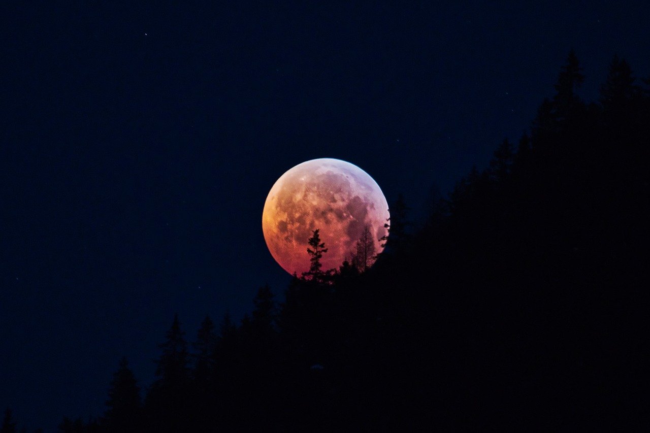 Fakta Menarik Gerhana Bulan Total 26 Mei 2021, Gambar oleh Mario Eppinger dari Pixabay