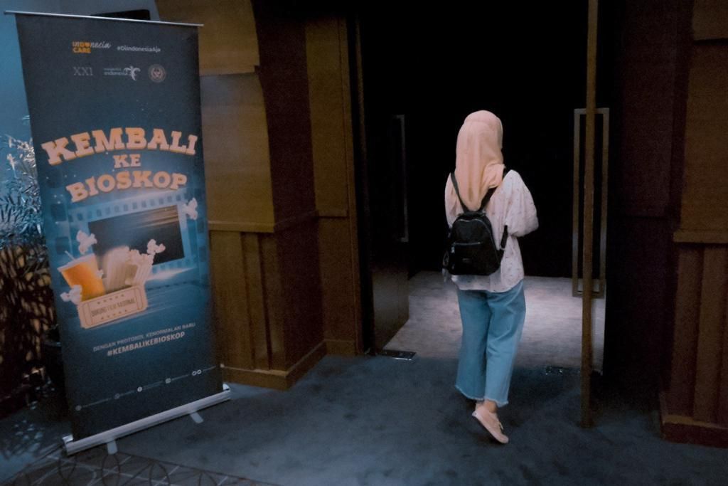 Promosikan #KembaliKeBioskop, Sandiaga Ajak Nonton Bareng Film Tjoet Nja' Dhien
