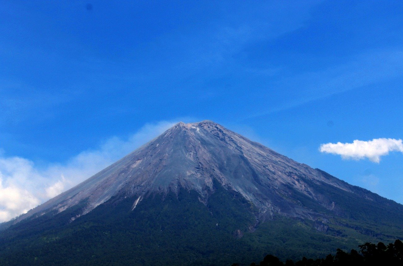 Gunung Semeru, Gambar oleh agus santoso dari Pixabay