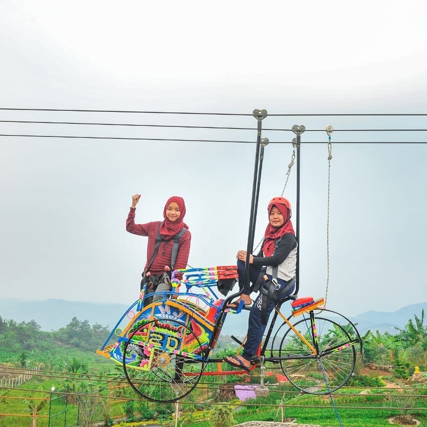 Becak di udara, image by IG: @villa_khayangan_bogor