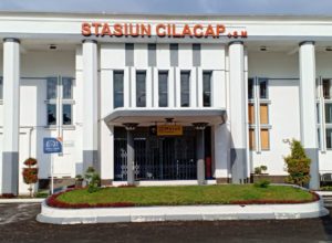 KA Baturraden Ekspres Stasiun Cilacap, photo : KAI.id