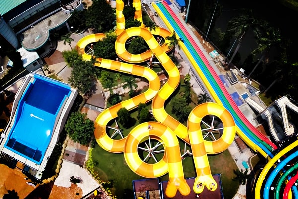 Tube Slide, image by : pondokindahwaterpark