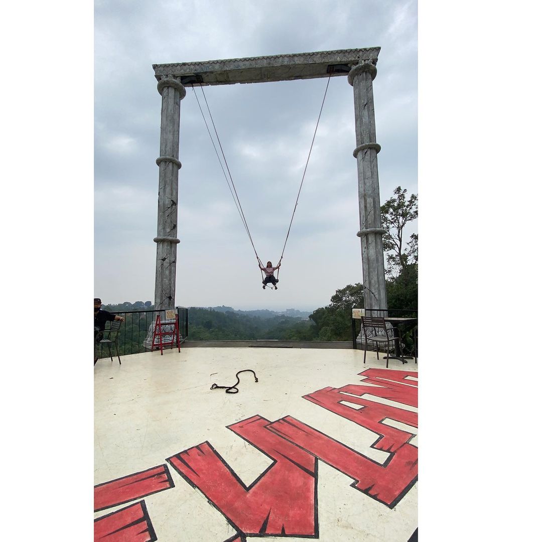 giant swing, image by IG : @mutimute