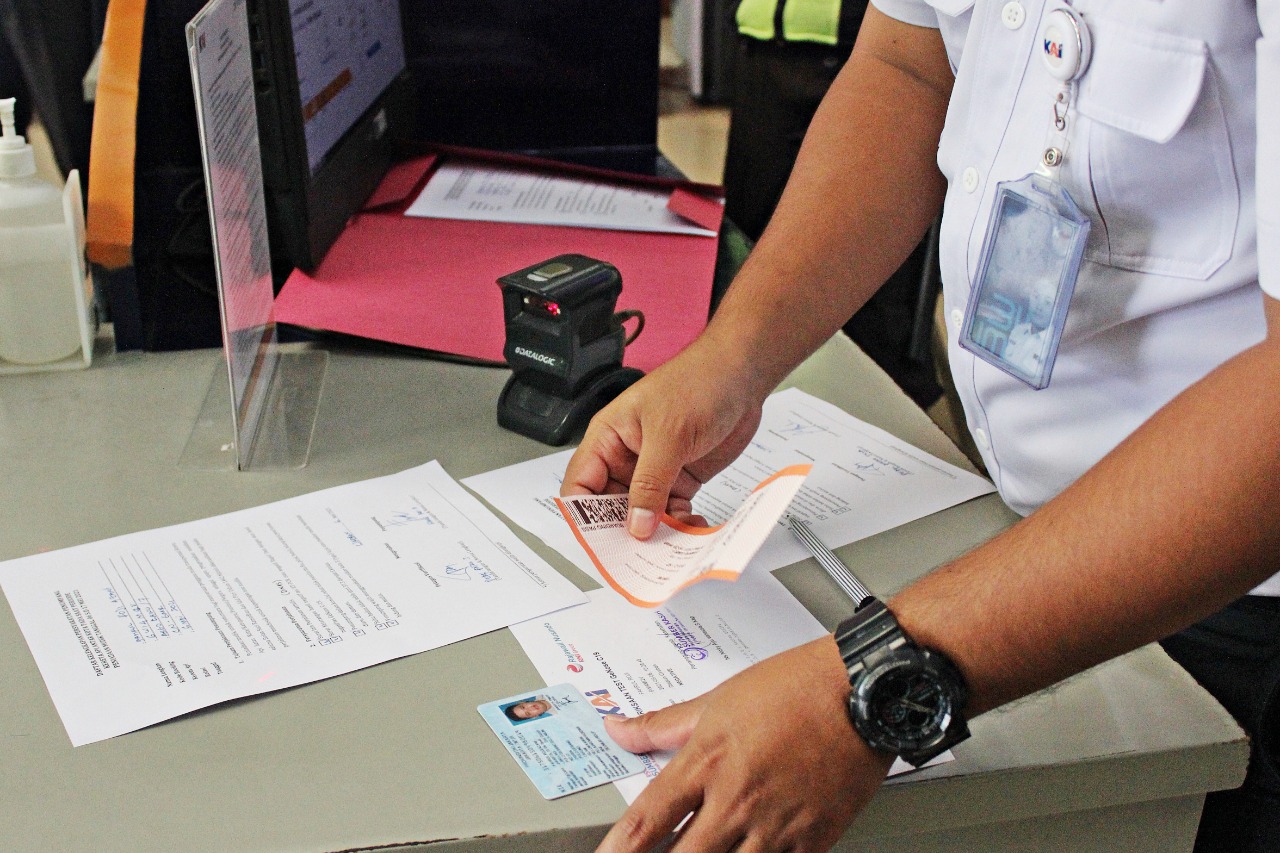 Pelanggan KA Jarak Jauh di Sumatera Wajib Tunjukkan Kartu Vaksin Covid-19