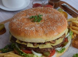 Makan Monster Burger Sambil Berbagi di The Alana Yogyakarta
