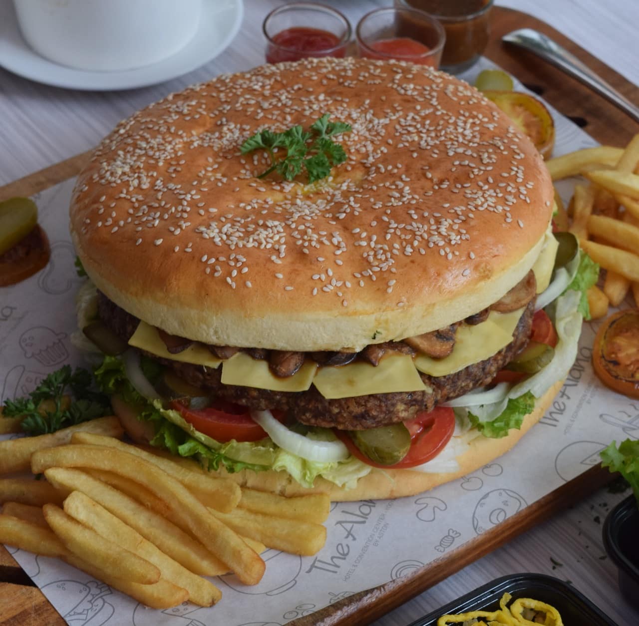 Makan Monster Burger Sambil Berbagi di The Alana Yogyakarta