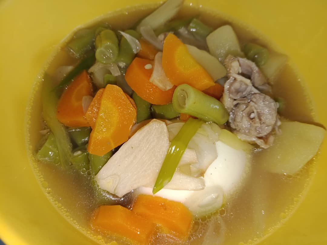 Sup sayuran ayam, image by IG: @aku_diet_