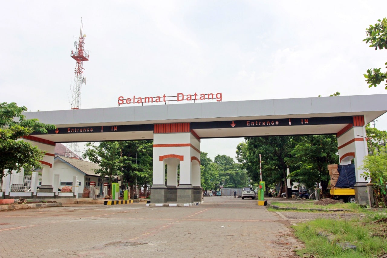 Gerbang Masuk Stasiun Semarang Tawang