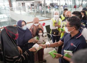 Menparekraf Tinjau Kesiapan Penerapan Prokes di Bandara Soetta Jelang Natal dan Tahan Baru untuk Kebangkitan Ekonomi