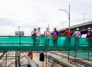 Dirut KAI Tinjau Progres Pembangunan LRT Jabodebek, Pastikan Beroperasi Agustus 2022