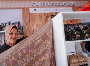 Deretan Produk Kreatif dan Seni Khas Desa Wisata Sambut Wisatawan di Bandara Lombok