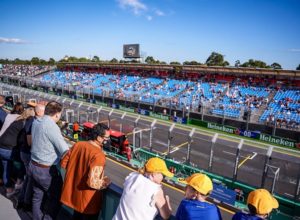 Hadiri F1 GP Australia 2022, Menparekraf Pelajari Tata Kelola Fans Zone Untuk Displai Produk Ekraf