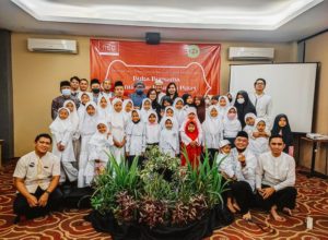 Neo Candi Simpang Lima Semarang bersama anak yatim dari Panti Asuhan Noor Hidayah Putri Semarang