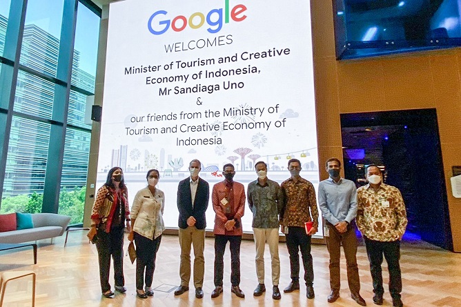 Tindak Lanjuti Kerja Sama Pelatihan dan Tren Pencarian Destinasi, Sandiaga Kunjungi Google di Singapura