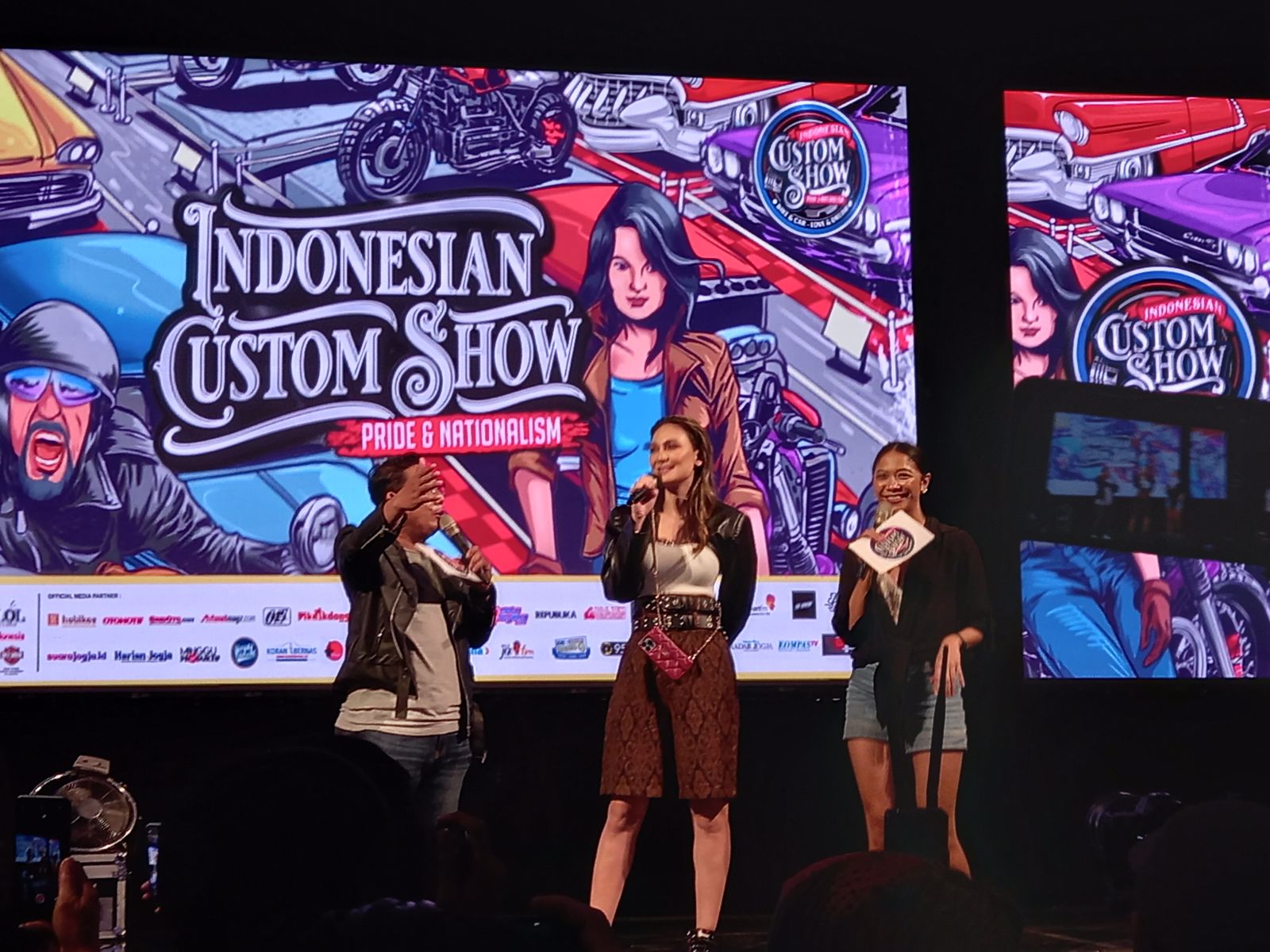Luna Maya di Indonesian Custom Show 2022
