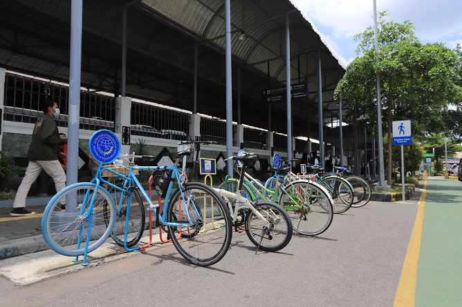 KAI Commuter Bakal Bikin Bike Shelter di Area Stasiun, Ini Syarat Jika Ingin Parkir Sepeda!