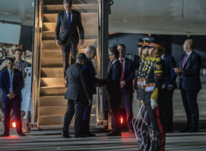 Hadiri KTT G20, Biden Tiba di Bali disambut Menparekraf Sandiaga