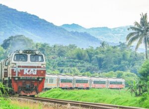 Harga Tiket dan Jadwal Kereta Api Blambangan Ekspres Semarang Tawang – Ketapang PP