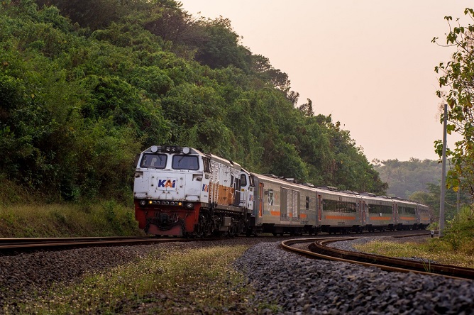 Kereta Api Indonesia Luncurkan KA Blambangan Express Rute Semarang Tawang -Ketapang PP