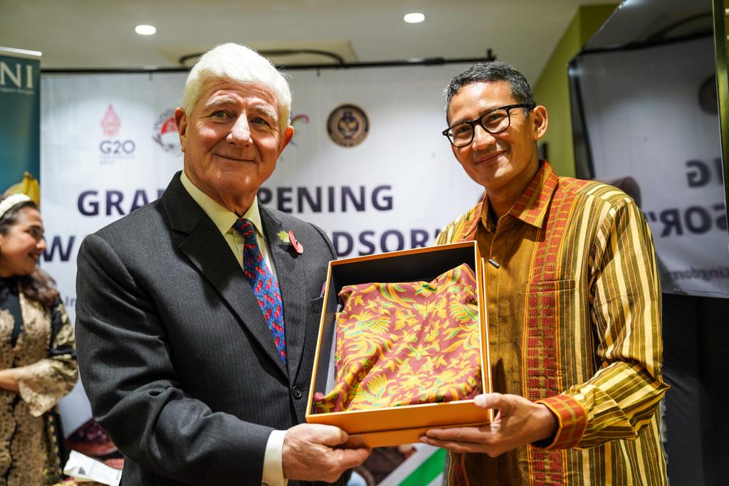 Menparekraf Resmikan Waroeng Windsor Bentuk Diplomasi Kuliner Indonesia di London