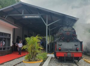 Berhenti 2014 Lalu, Kereta Api Wisata Mak Itam Sawahlunto Kembali Beroperasi