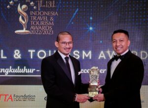 Menparekraf Sandiaga Raih Penghargaan Indonesia Man of The Match in Tourism 2022