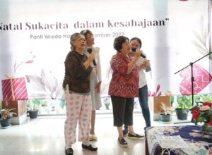 Sambut Natal, The Alana Yogyakarta Bagikan Sukacita di Panti Wreda