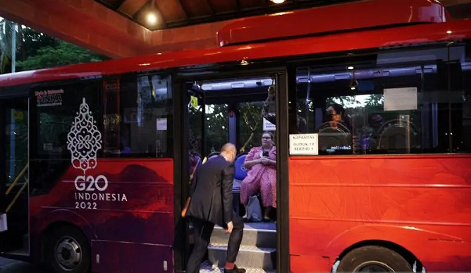 DAMRI Resmi Operasikan Bus Listrik Layanan Angkutan Kota Surabaya