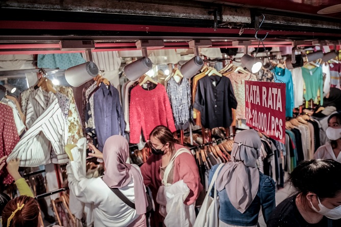 Menparekraf Minta Pelaku Thrifting Menjual Pakaian Bekas Buatan Lokal